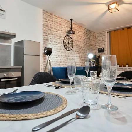 Maison 4 Et Jacuzzi Pour 8 Personnes Holiday home